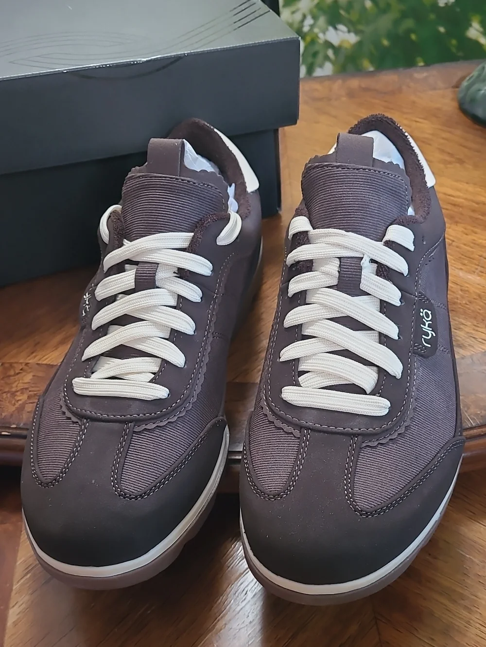 New in box! Ryka Effortless Womens 9.5 brown athletic low top lace up sneaker